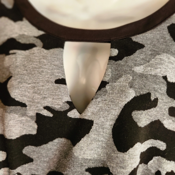 Papillon Sweatshirt Dress sz S NWT Black & Gray Camo - Picture 2 of 12